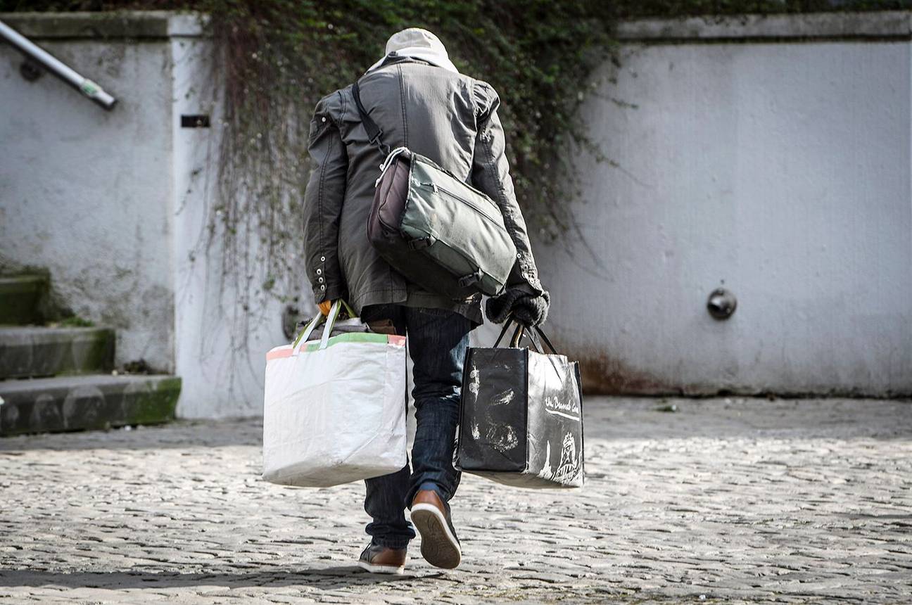 Dakloos in Brussel daklozen straatbewoners arm armoede bedelaar thuisloos