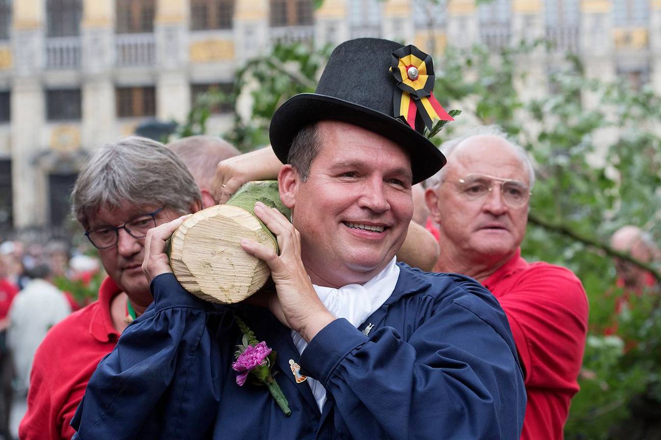 Meyboomplanting buumdroegers bûûmdroegers naamfeest Sint-Laurentius 9 augustus 2018 burgemeester Philippe Close PS folklore