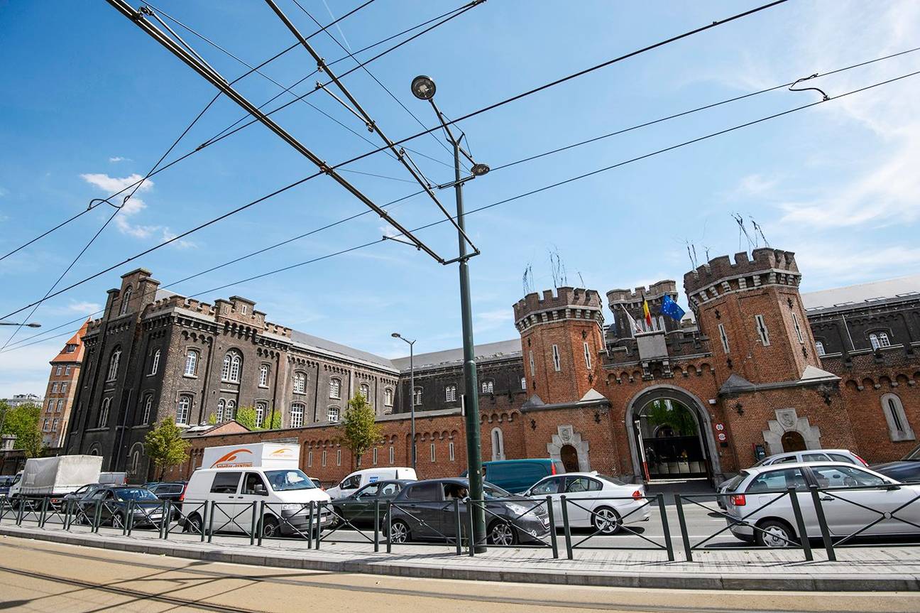 opvangcentrum Klein Kasteeltje Fedasil vluchtelingen asielzoekers migranten transmigranten Negende Linielaan 27 autoverkeer kleine ring