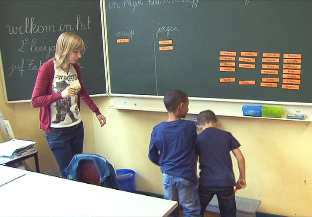 lagere school lager onderwijs kinderen tweede leerjaar lerares leerkracht