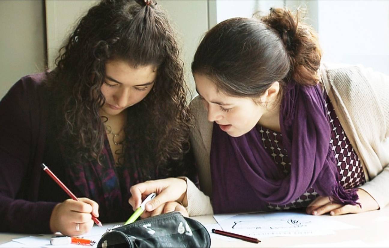 middelbaar onderwijs middelbare school tieners leerlingen studeren