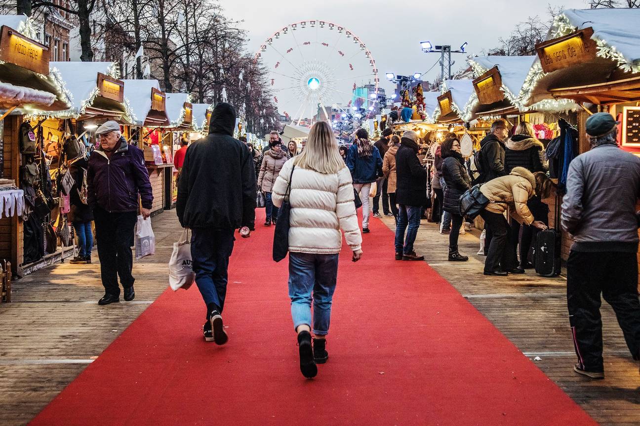 Winterpret kerstmarkt vismarkt bungalows reuzenrad