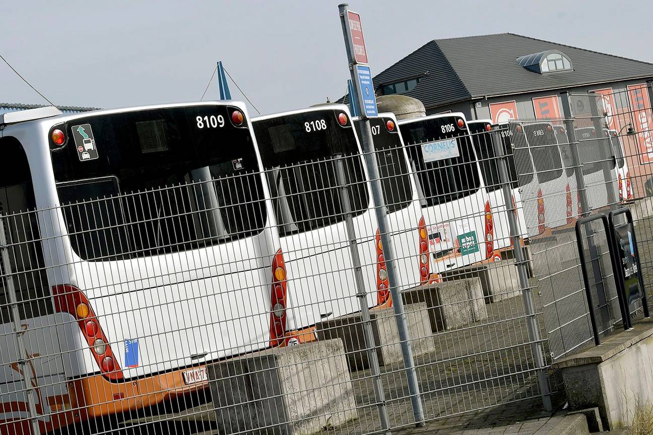 Nationale vakbondsstaking, georganiseerd door ACV, ABVV en ACLVB: het MIVB-depot Jacques Brel