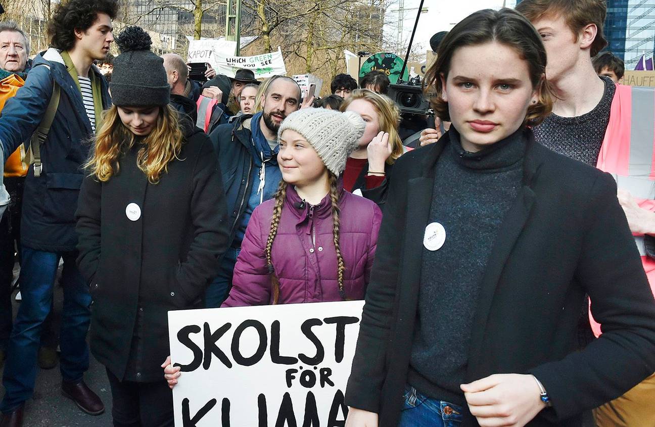 De Zweedse Greta Thunberg, de allereerste klimaatspijbelaar, op de zevende mars van spijbelaars in Brussel op 21 februari 2019, met Anuna De Wever