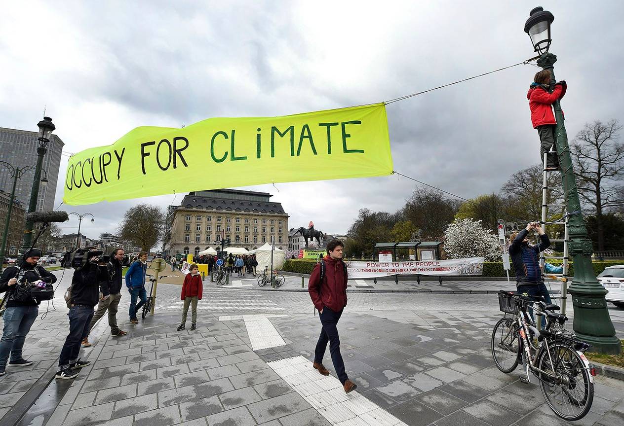 25 maart 2019: klimaatactivisten overnachten aan het Troonplein om een wijziging van grondwetartikel 7bis en een nieuwe klimaatwet af te dwingen.
