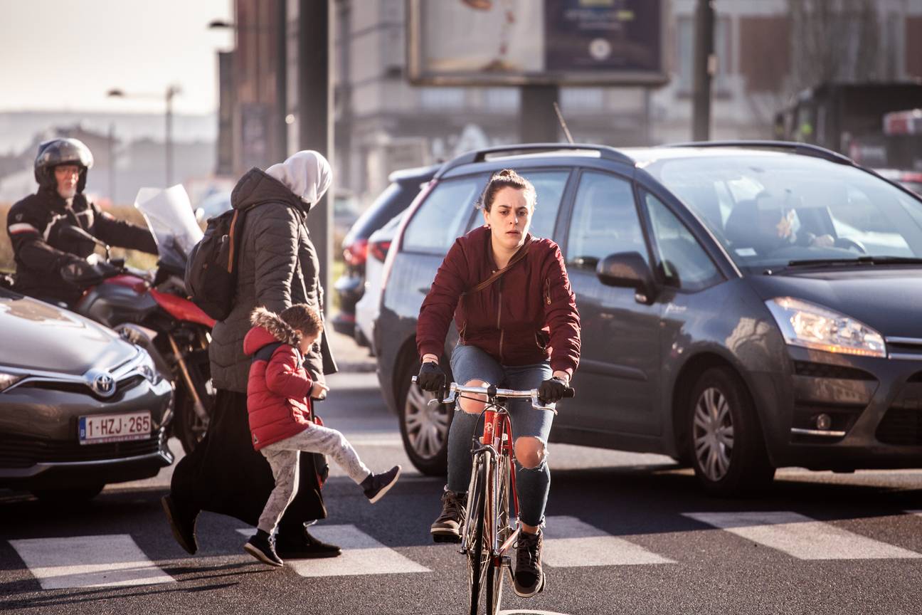 Fiertsers en auto's op het Meiserplein