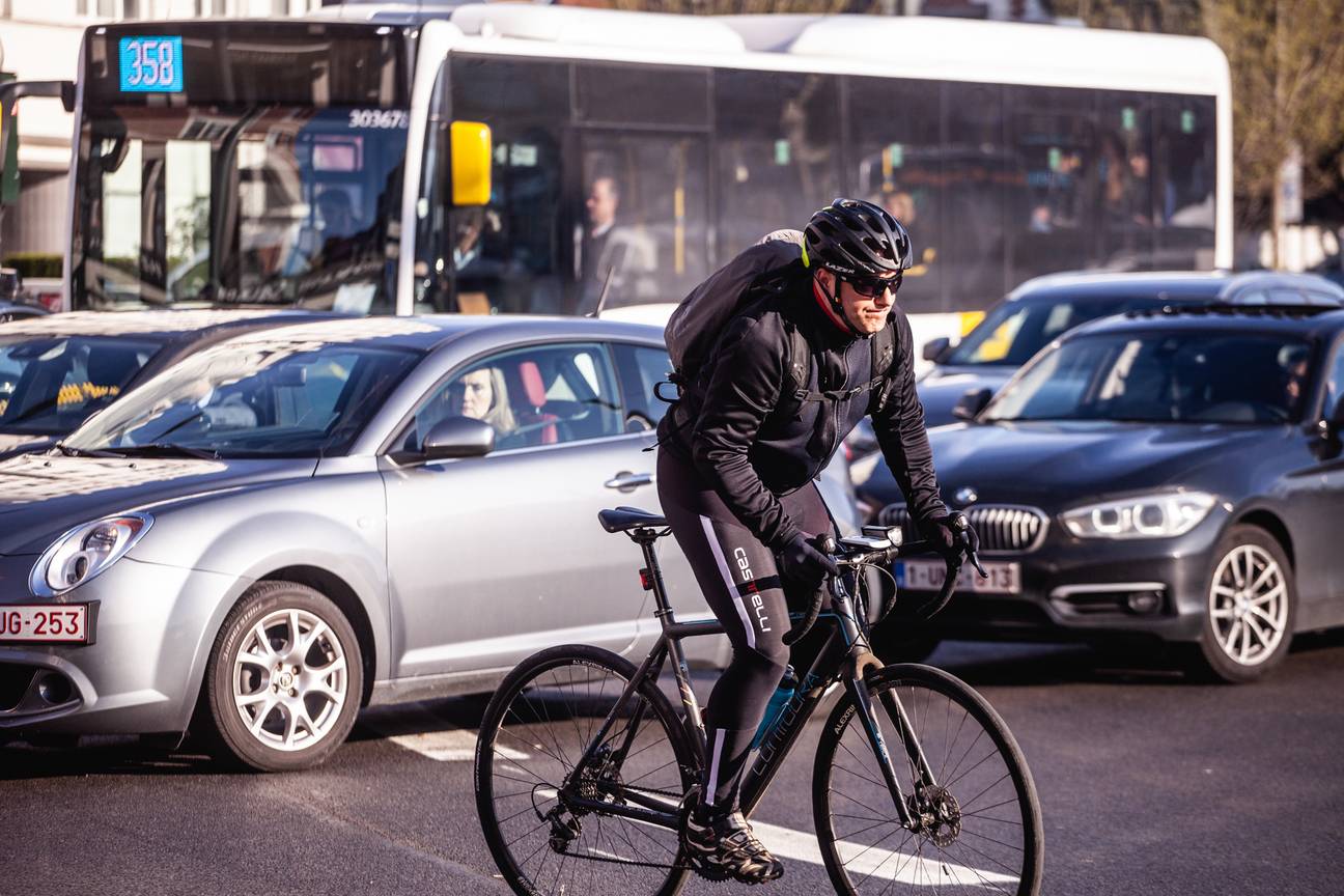 20190402 002 Meiser fietser verkeer file auto autos