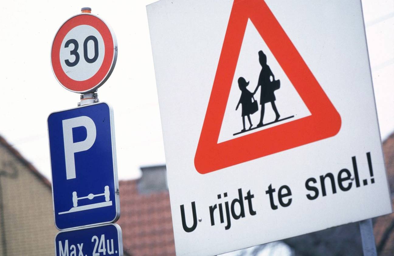 Zone 30 aan een school: veel autobestuurders rijden te snel