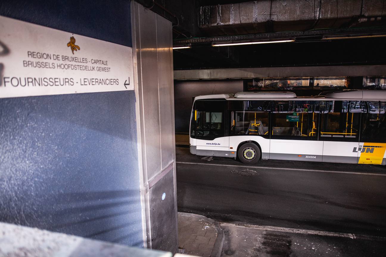 20190415 Noordstation 5 bushalte De Lijn transmigranten 2