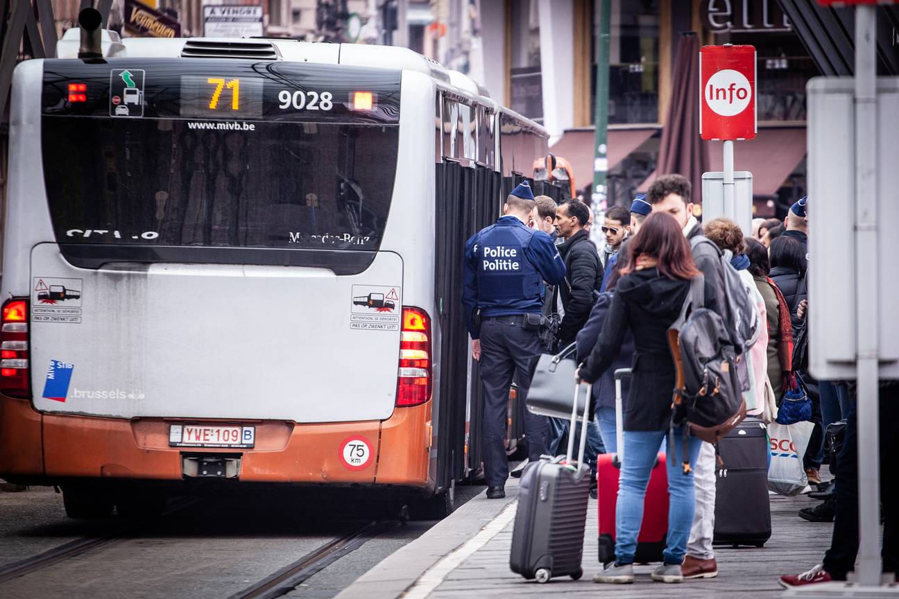 20190417 3 politiecontrole politie Brussel hoofdstad elsene mivb flagey