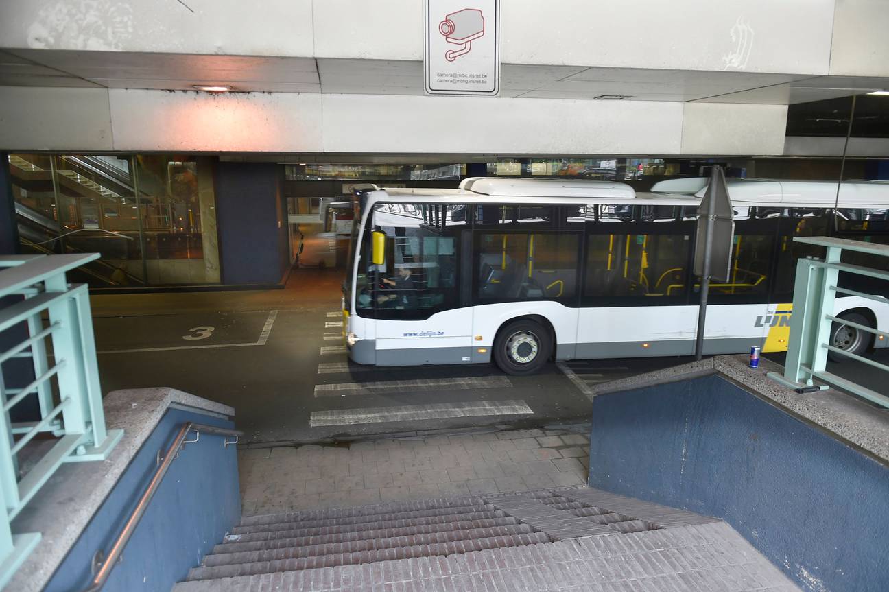 De bussen van De Lijn nemen geen passagiers meer aan de halte onder het Noordstation