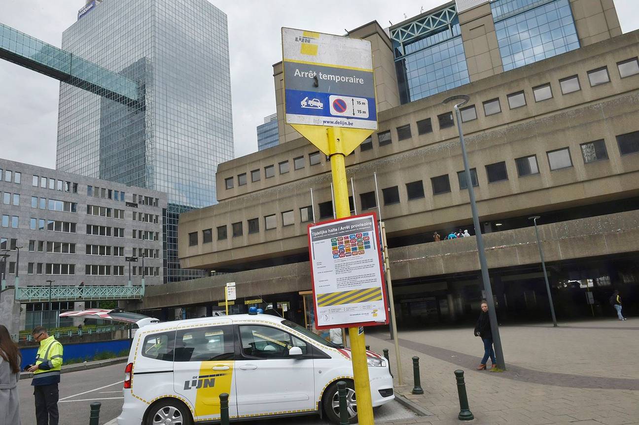 De bussen van De Lijn nemen geen passagiers meer aan de halte onder het Noordstation maar richt een tijdelijke halte in naast het CCN-gebouw