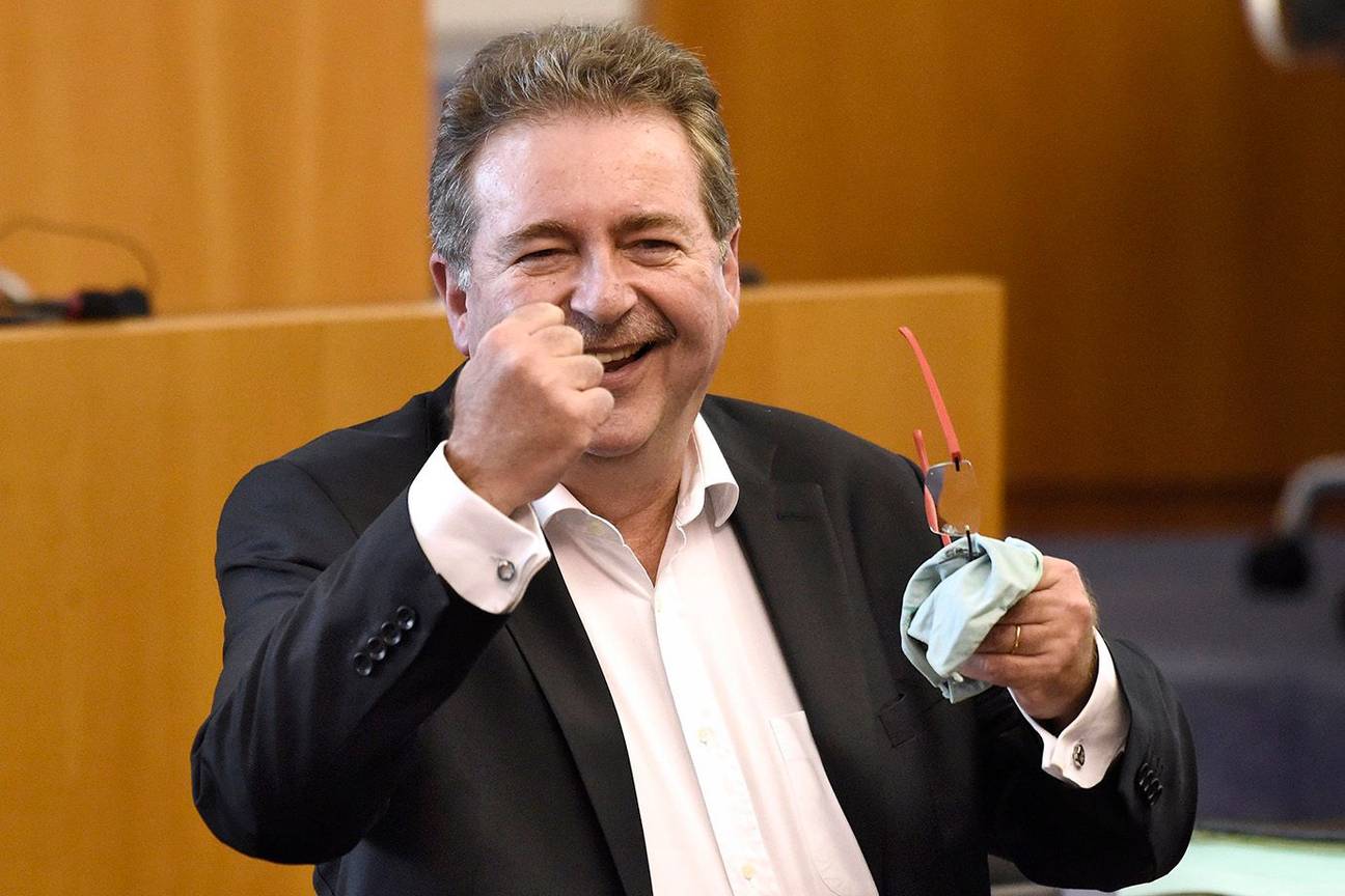 Een lachende Minister-President Rudi Vervoort (PS) in het Brussels Parlement