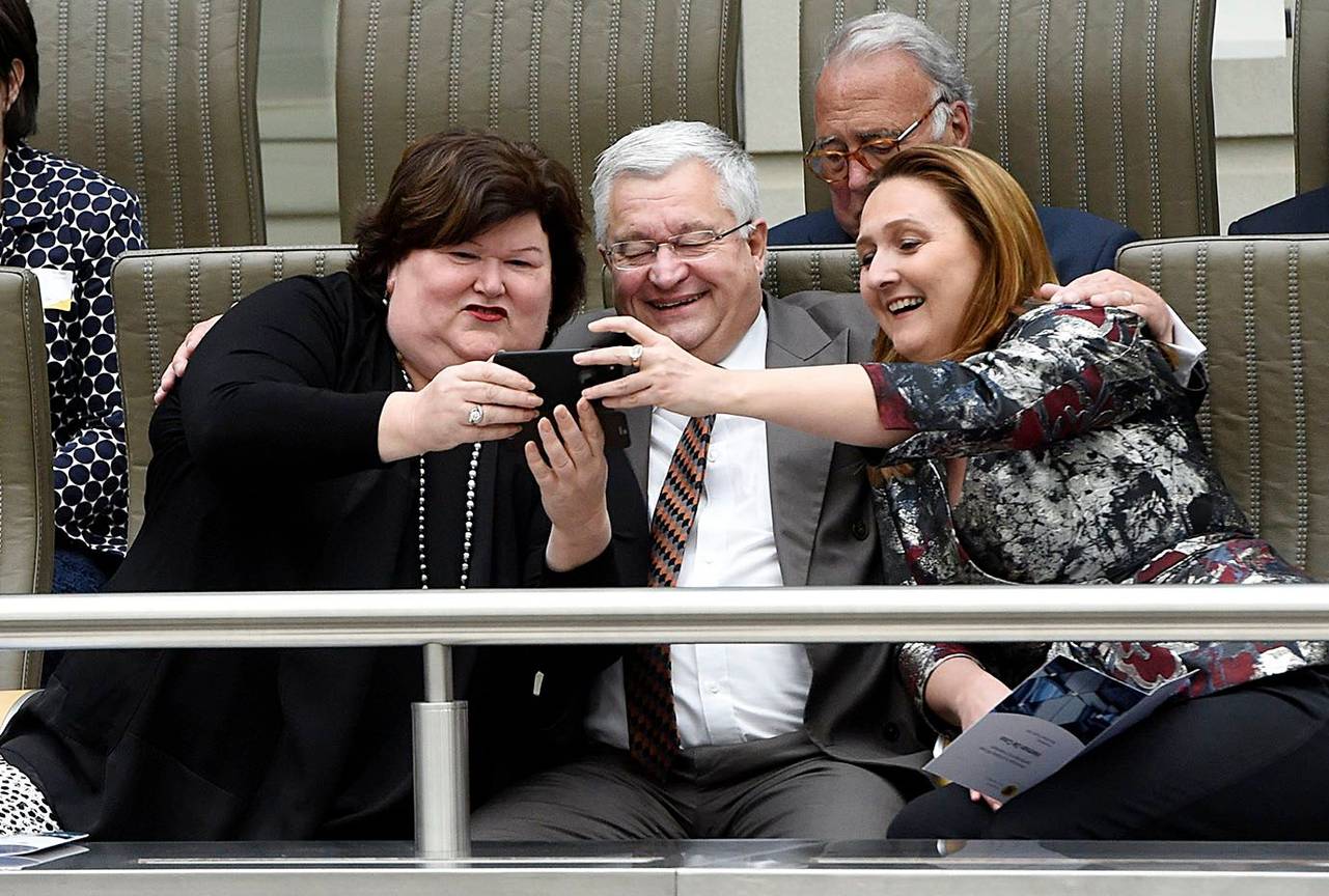 Maggie De Block, Guy Vanhengel en  Gwendolyn Rutten (Open VLD) in het Vlaams Parlement bij de 50ste verjaardag van Herman De Croo als parlementslid in april 2018