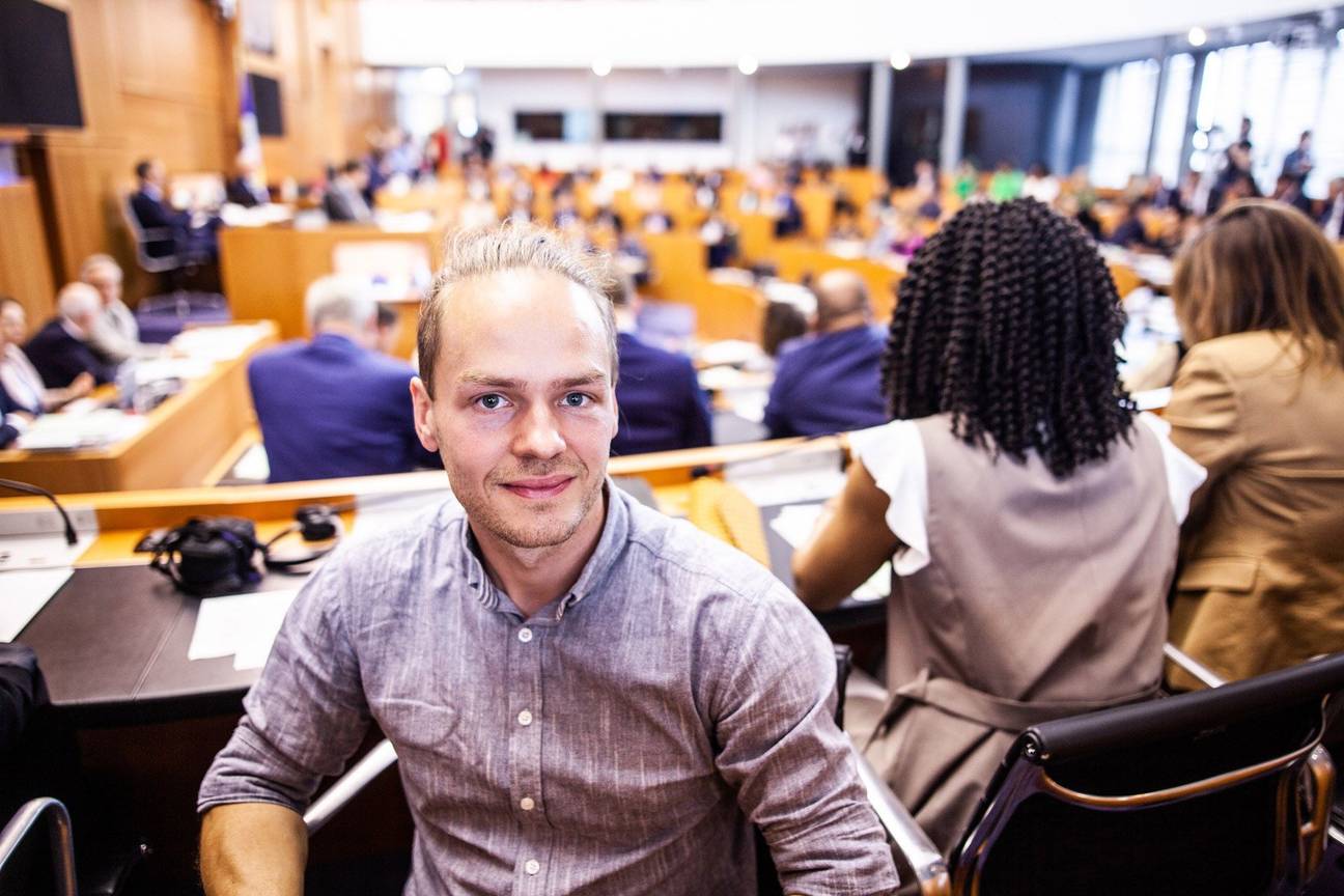 Pepijn Kennis (Agora) bij de eedaflegging van de nieuwe Brusselse parlementsleden op 11 juni 2019