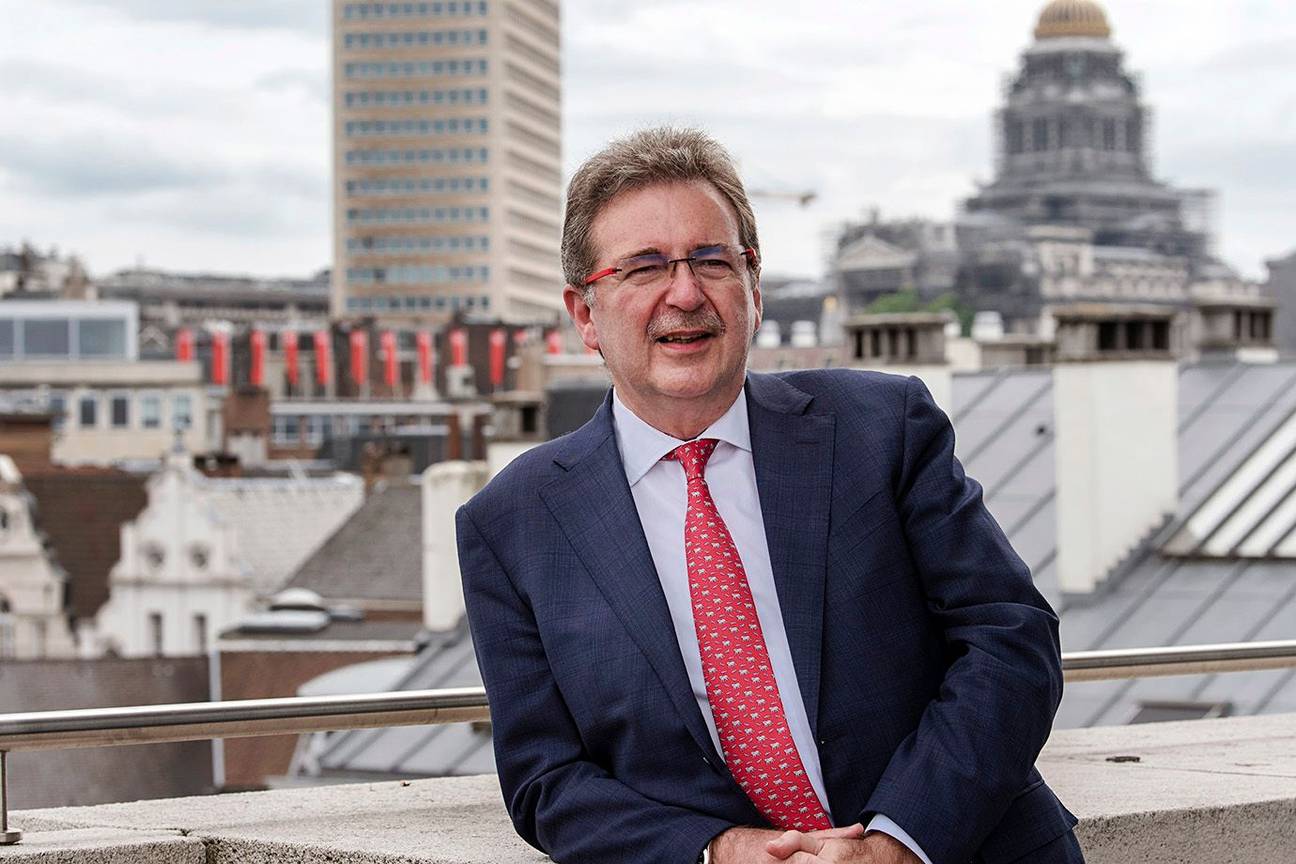 Minister-president Rudi Vervoort (PS) op het dakterras van het Brussels Parlement