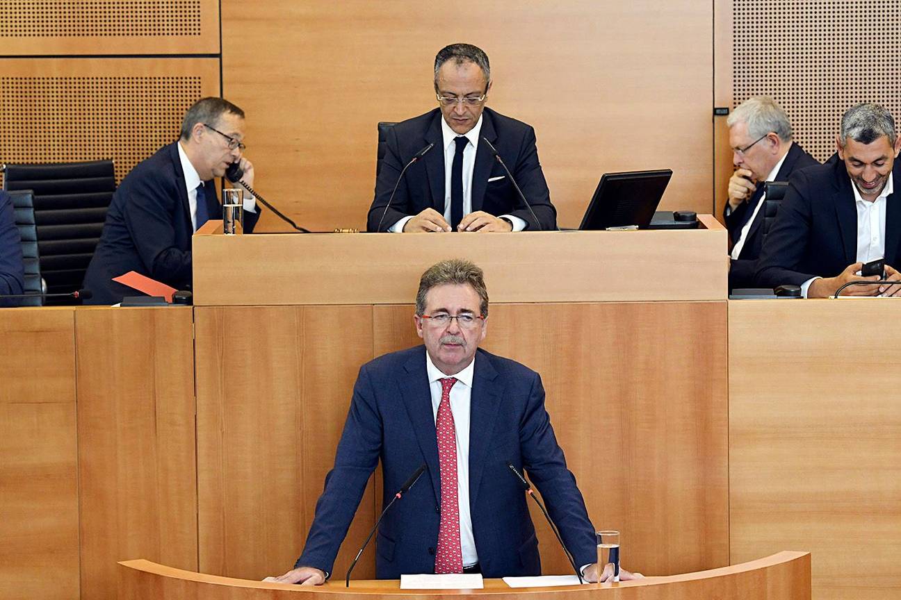 Plenaire zitting in het Brussels Parlement met minister-president Rudi Vervoort (PS)