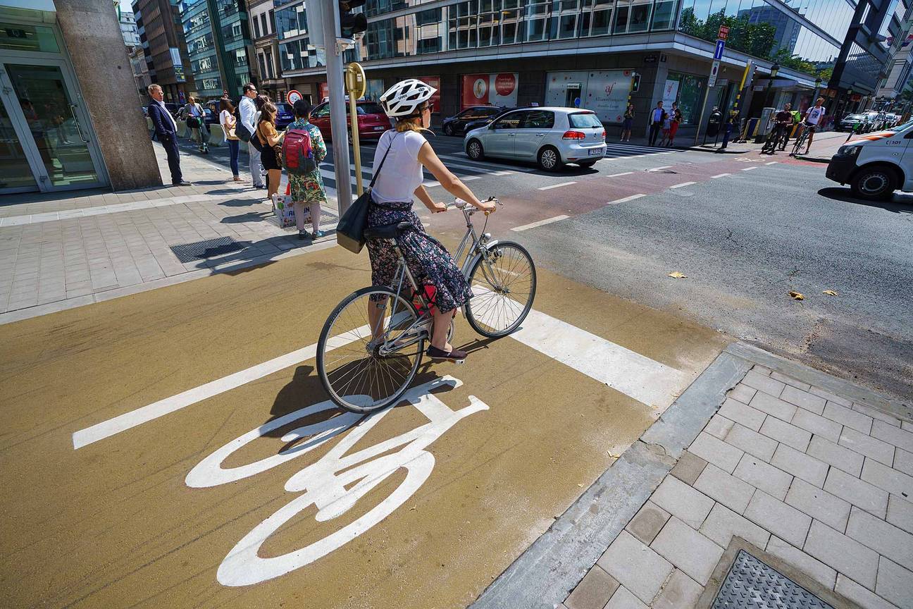 Fietser op fietspad op de Kleine Ring