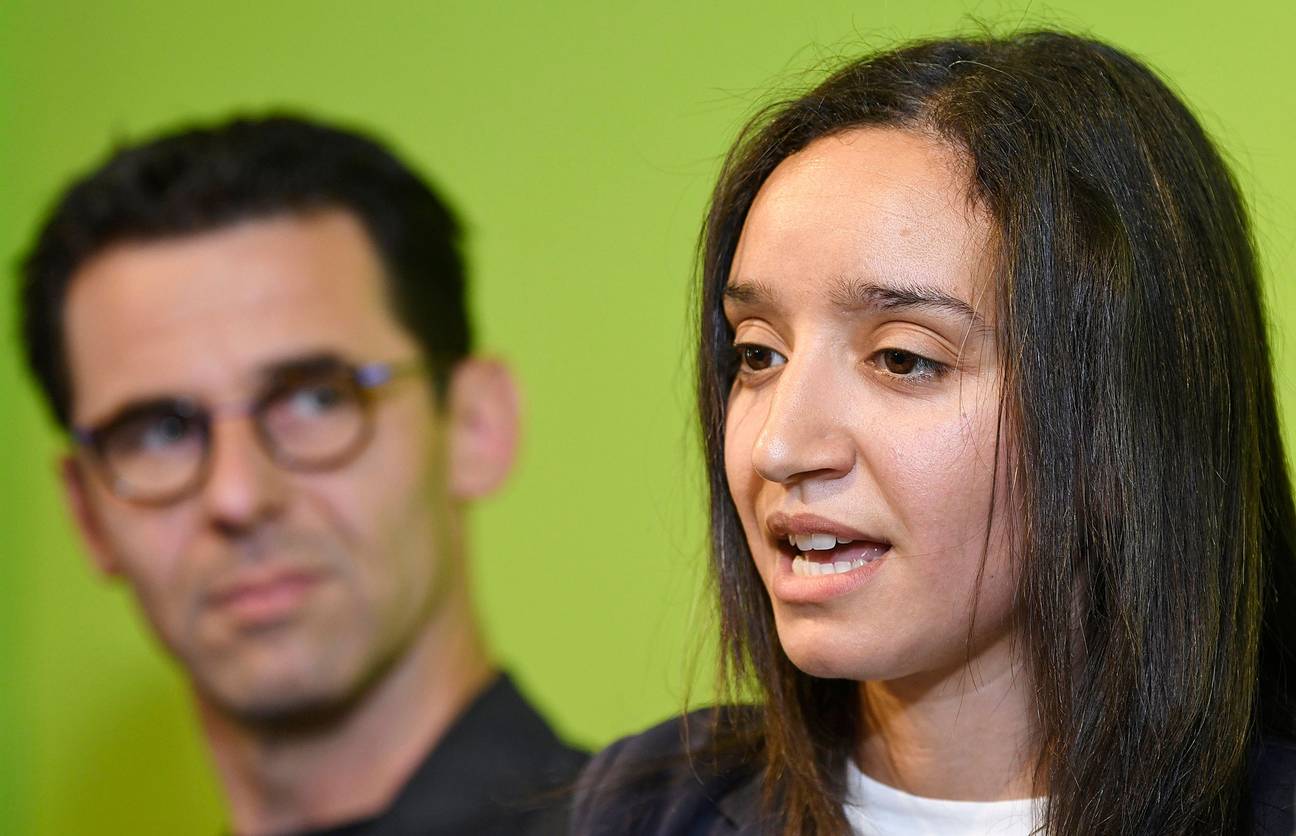 Rajae Maouane (Ecolo) hier naast Jean-Marc Nollet, op de persconferentie waarop ze als kandidaat co-voorzitter naar voren wordt geschoven