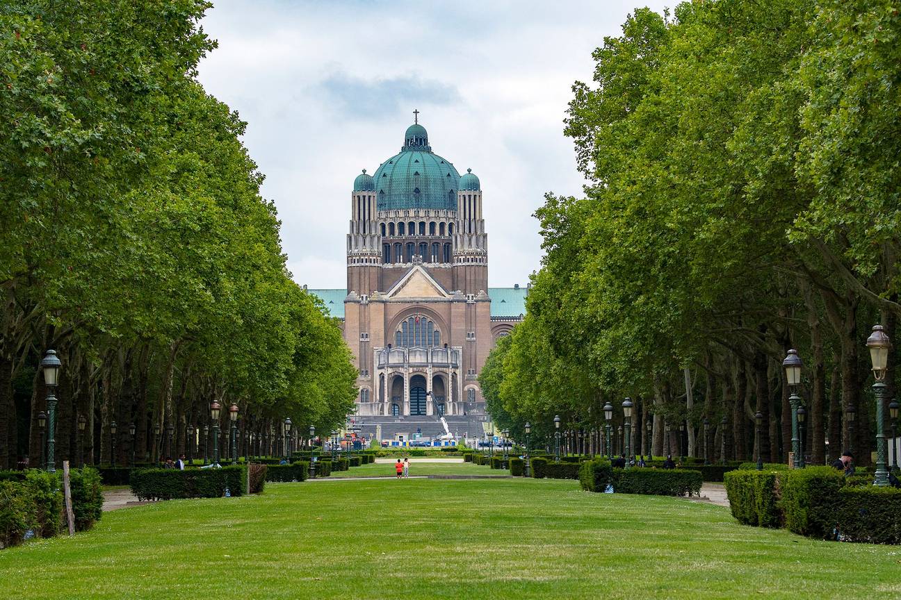 De Nationale Basiliek van het Heilig Hart in het Elisabethpark in Koekelberg