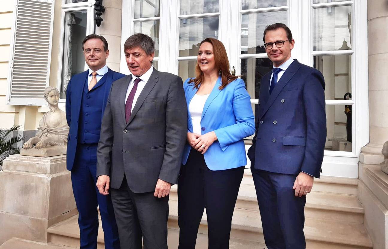 Persconferentie en voorstelling van het akkoord voor de vorming van de Vlaamse regering door formateur Jan Jambon en de partijvoorzitters van N-VA, Open VLD en CD&V.