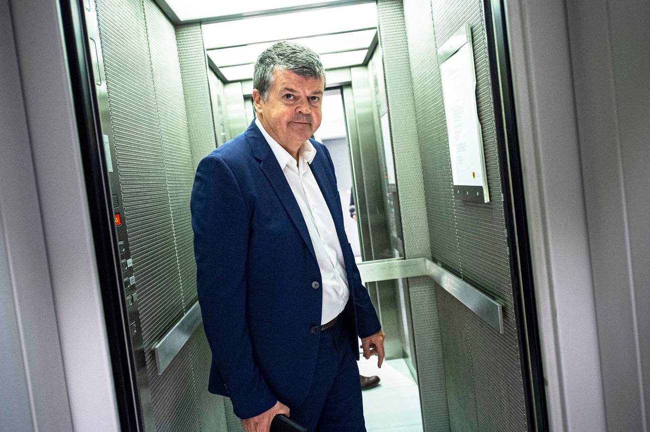  Bart Somers (Open VLD) in de lift van het Vlaams Parlement