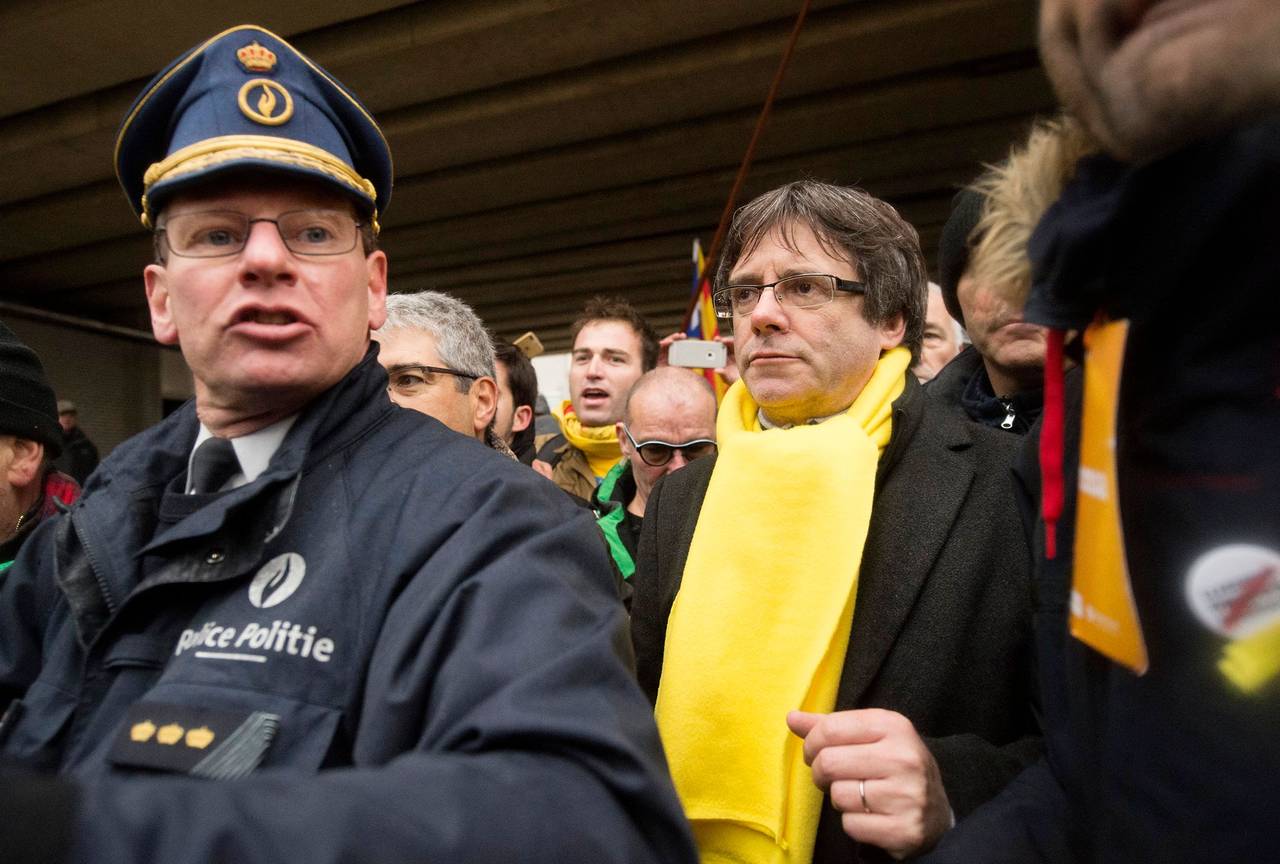 7 december 2017: commissaris Pierre Vandersmissen en Carles Puigdemont op een betoging in Brussel na een oproep van de Catalaanse Nationale Assemblee (ANC)