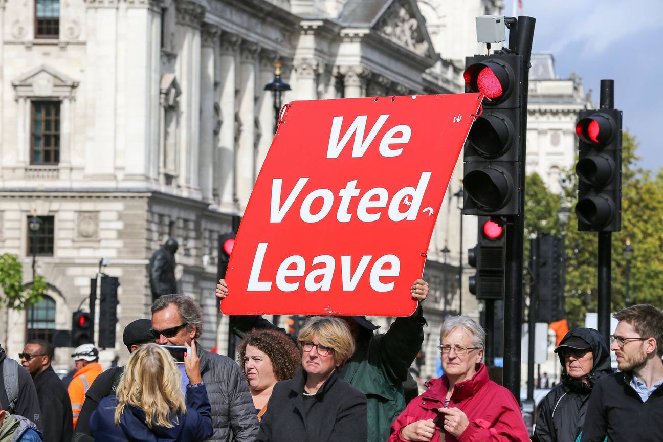 1 oktober 2019: Houses of Parliament in Westminster, manifestanten eisen dat Groot-Brittannië op Europese Gemeenschap verlaat