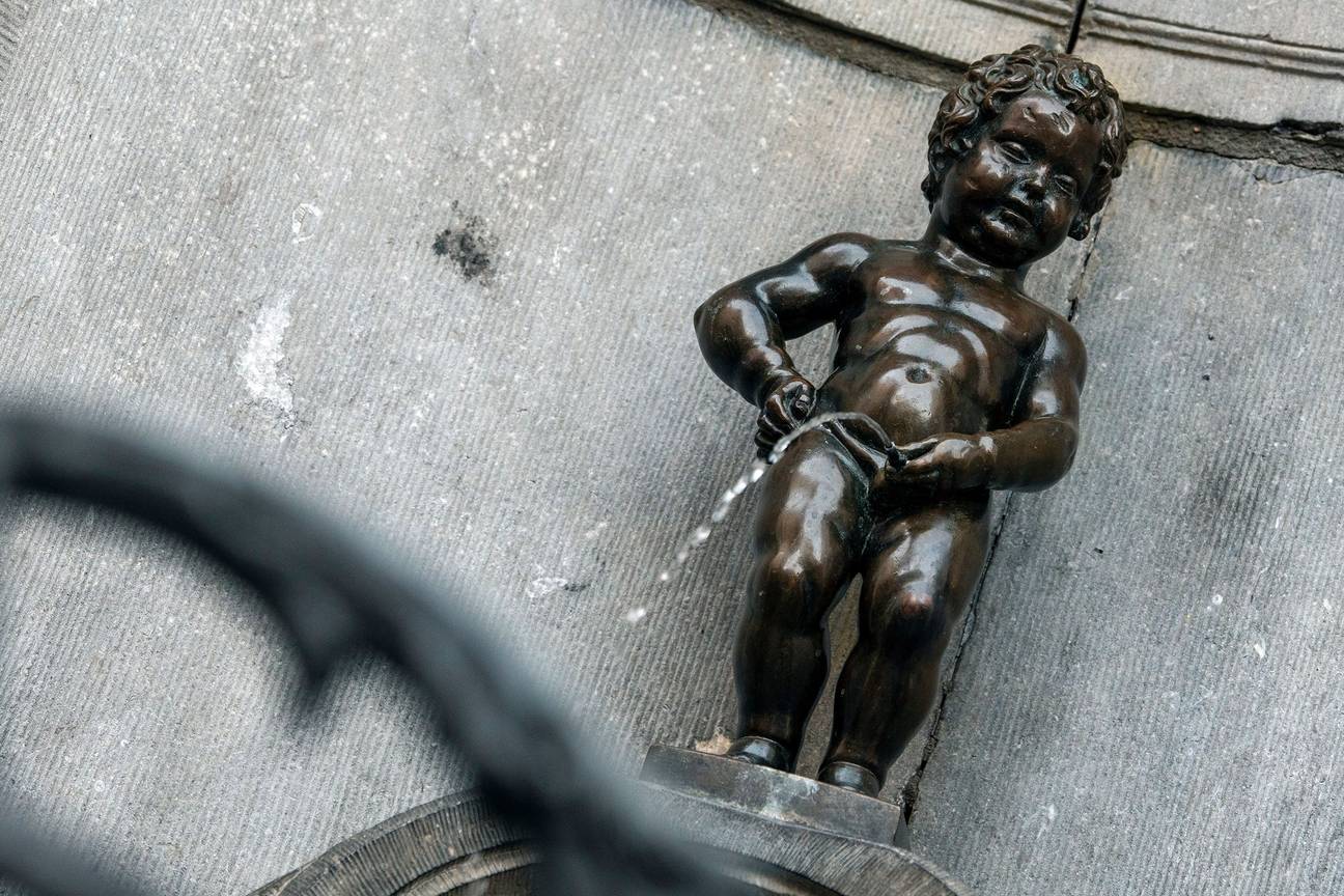 Manneken Pis in de Stoofstraat, toeristische attractie bij uitstek
