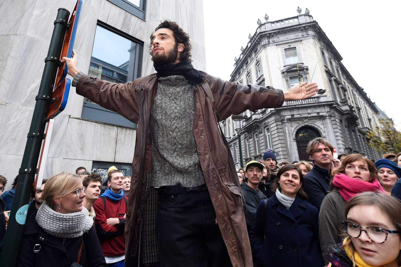 Protest van de Vlaamse cultuursector aan het Vlaams Parlement tegen de besparingen van de regering Jambon