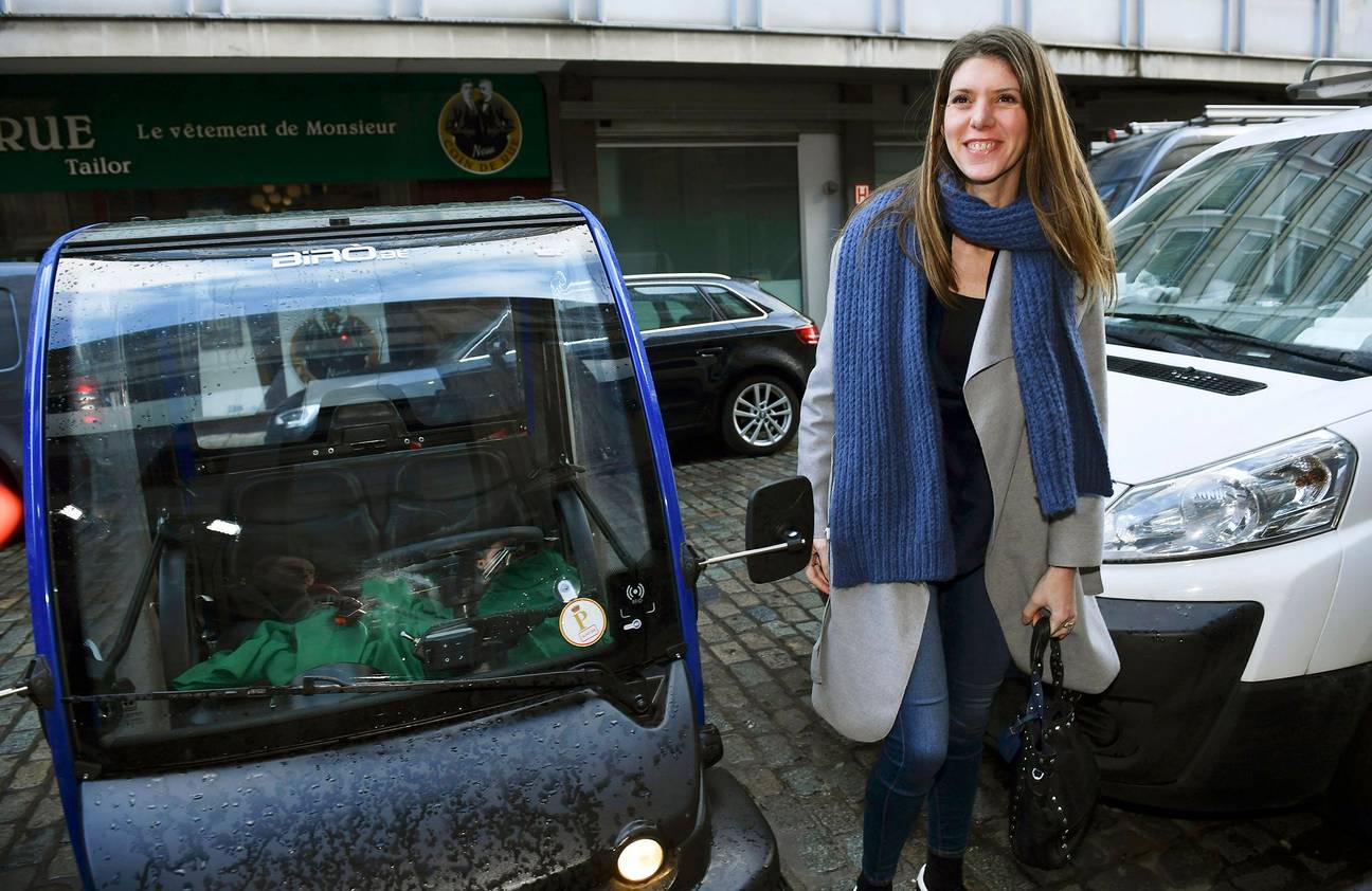 Els Ampe (Open VLD), Vlaams Parlementslid en deelstaatsenator, op weg naar het partijbureau