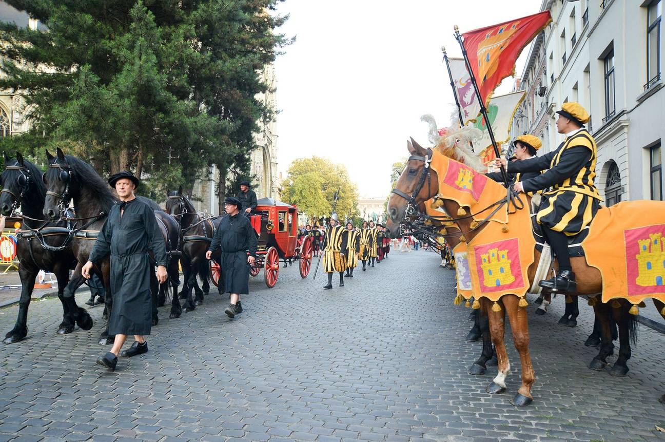 De Ommegang, de evocatie van de intrede van Karel V en zijn zoon, kroonprins Filips (de latere Filips II) 4