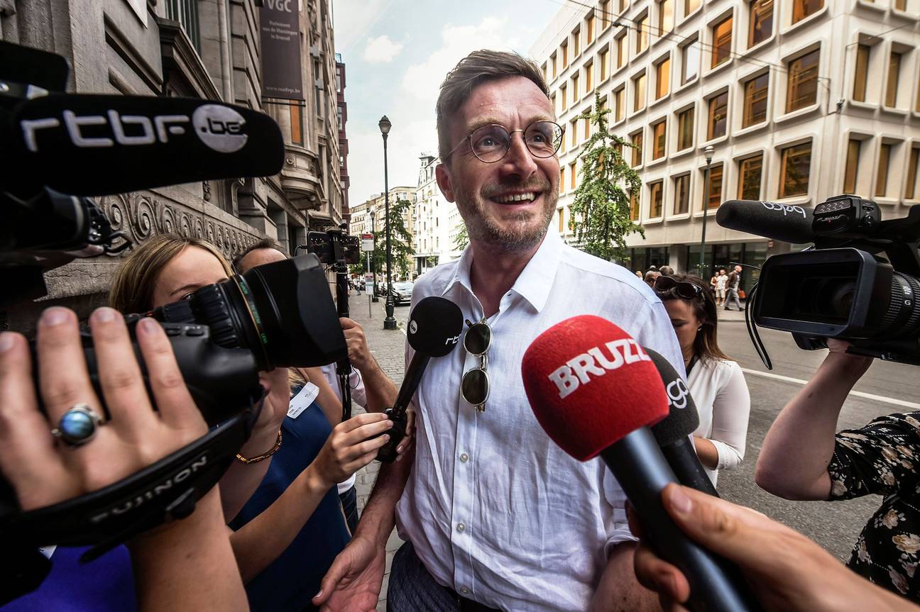 24 juni 2019: start van de onderhandelingen voor de vorming van de Brusselse regering met Pascal Smet (One.brussels) voor de microfoon van BRUZZ