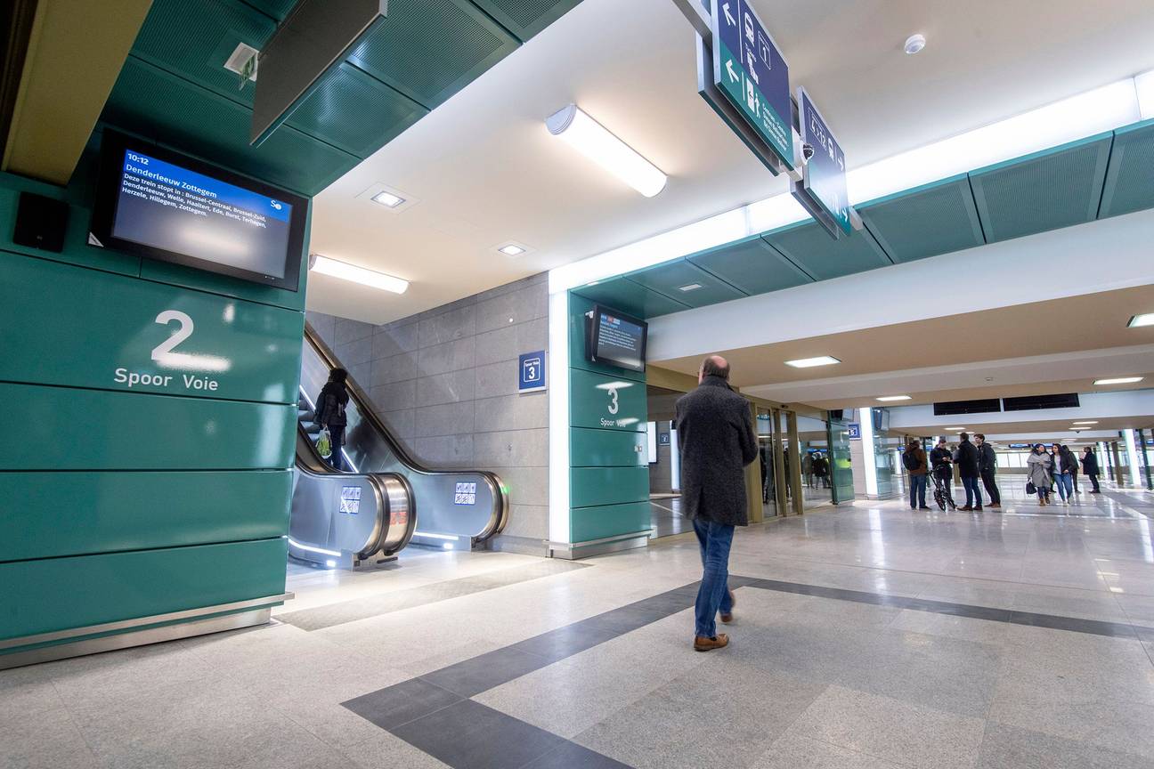 Opening van de vernieuwde centrale onderdoorgang in het station Brussel-Noord door de NMBS