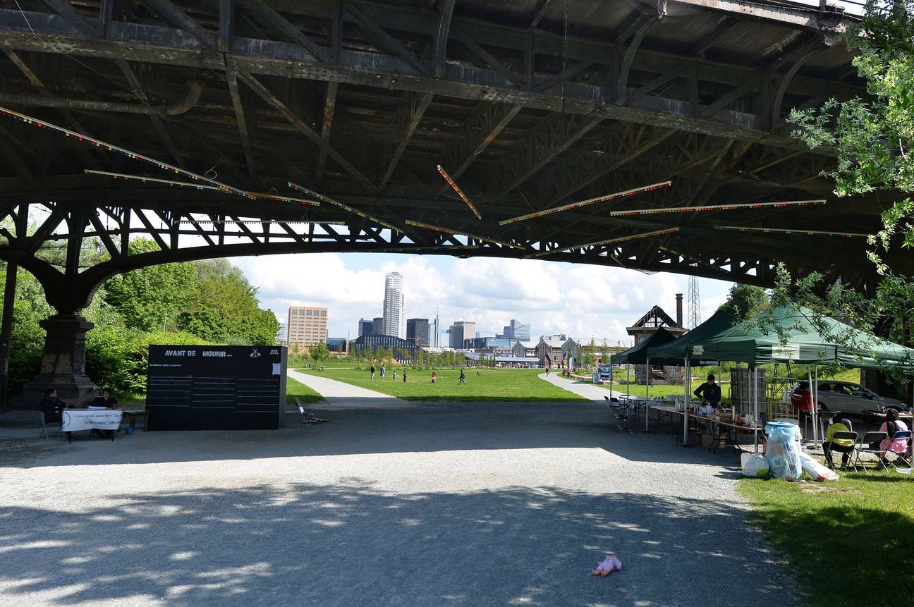 De Jubelfeestbrug boven het park aan Thurn & Taxis is dringend toe aan renovatie