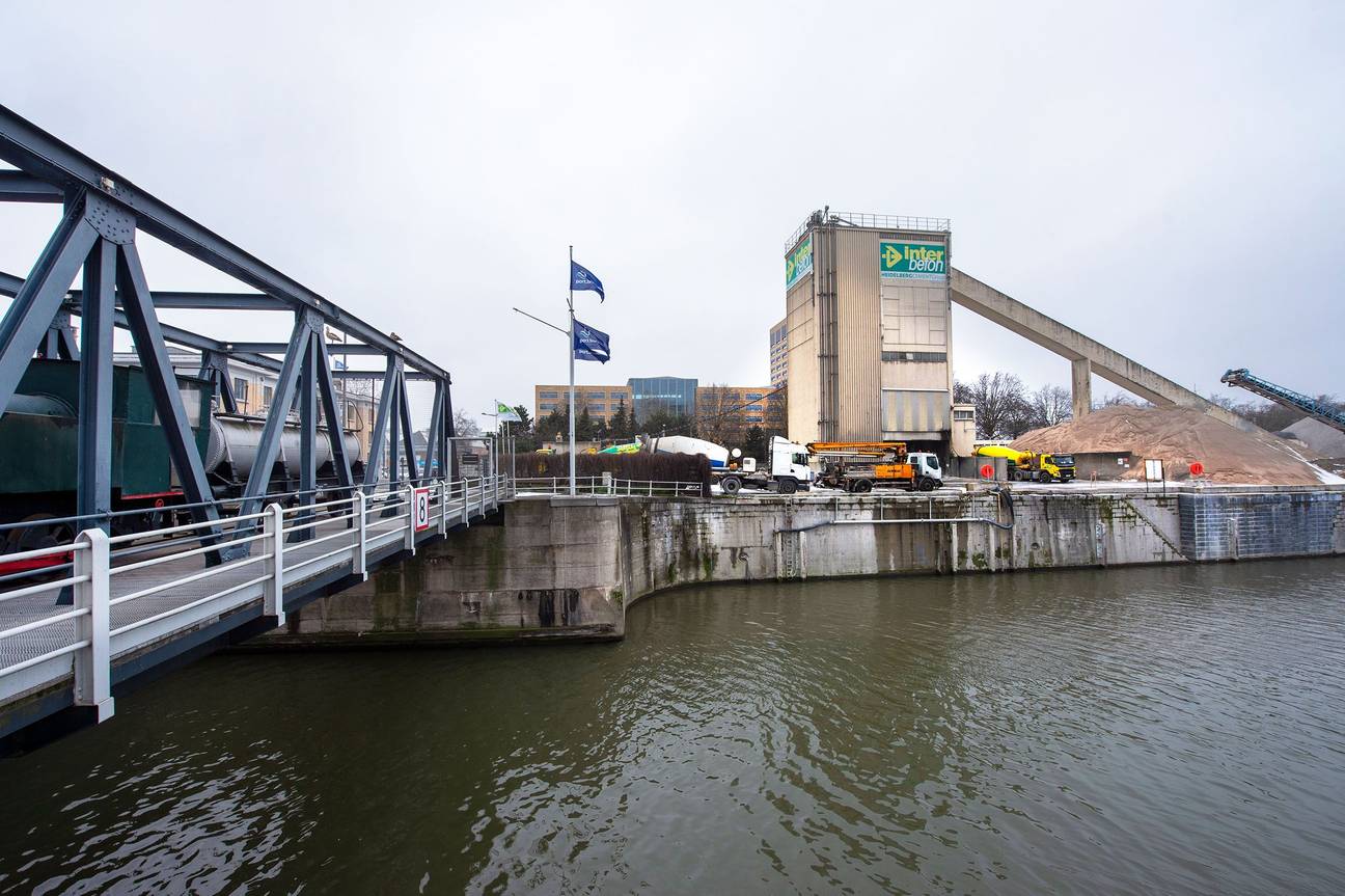 InterBeton aan het kanaal Brussel-Charleroi