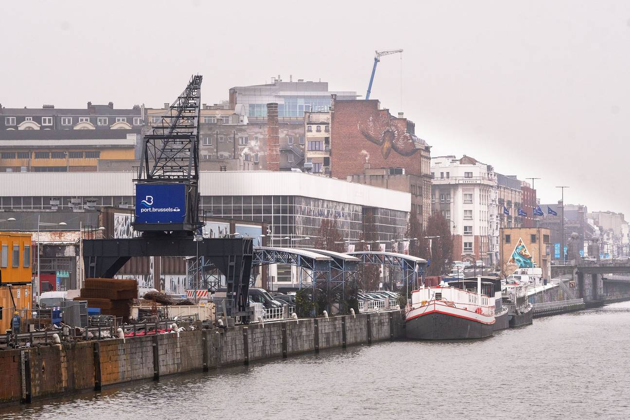 Laadkraan aan de haven van Brussel