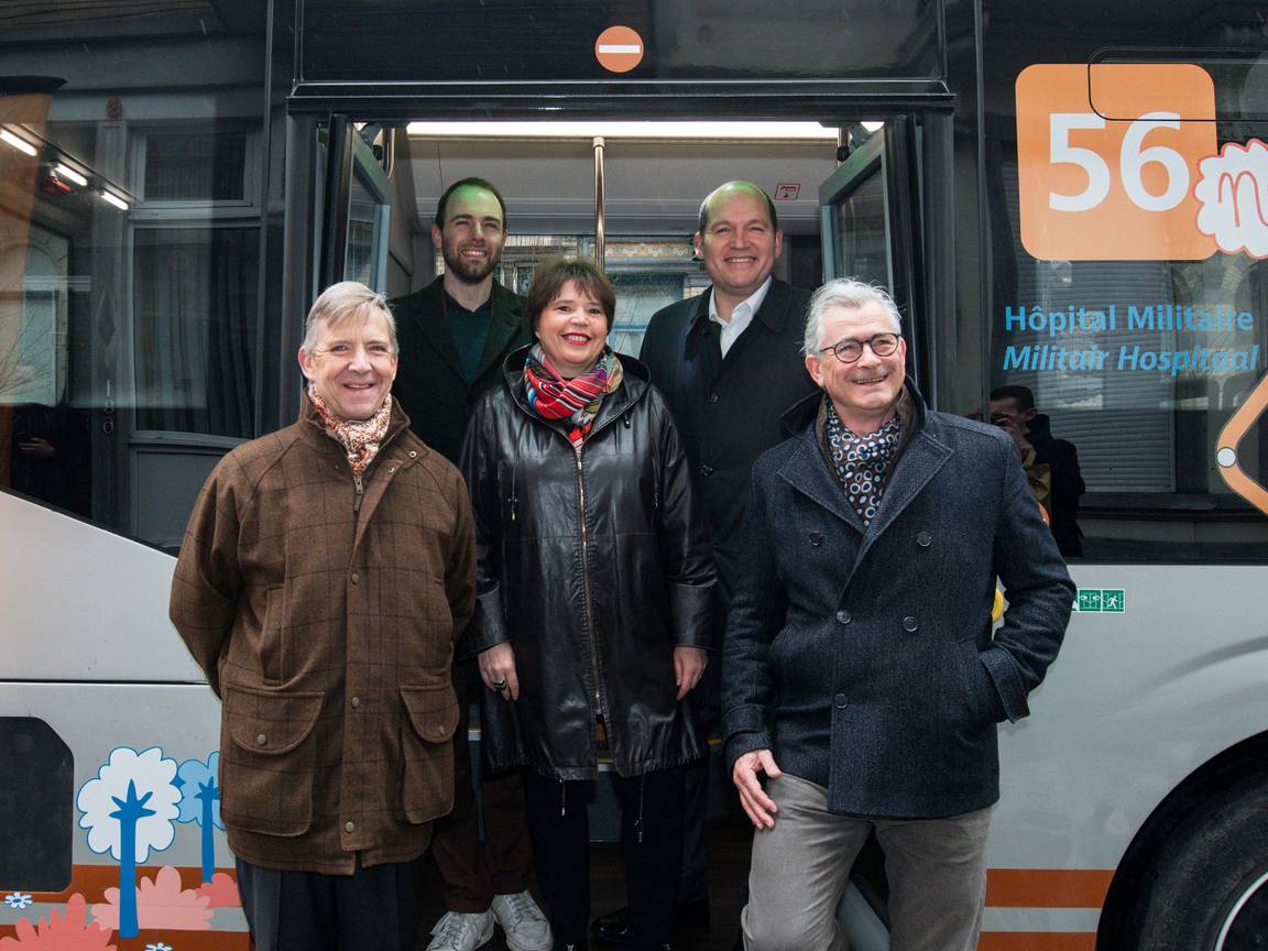 2 maart 2020: inhuldiging van de nieuwe buslijn 56 van de MIVB op het Colignonplein in Schaarbeek. Vlnr:  Brieuc de Meeûs, Bart Dhondt, Cécile Jodogne, Philippe Close en Bernard Clerfayt