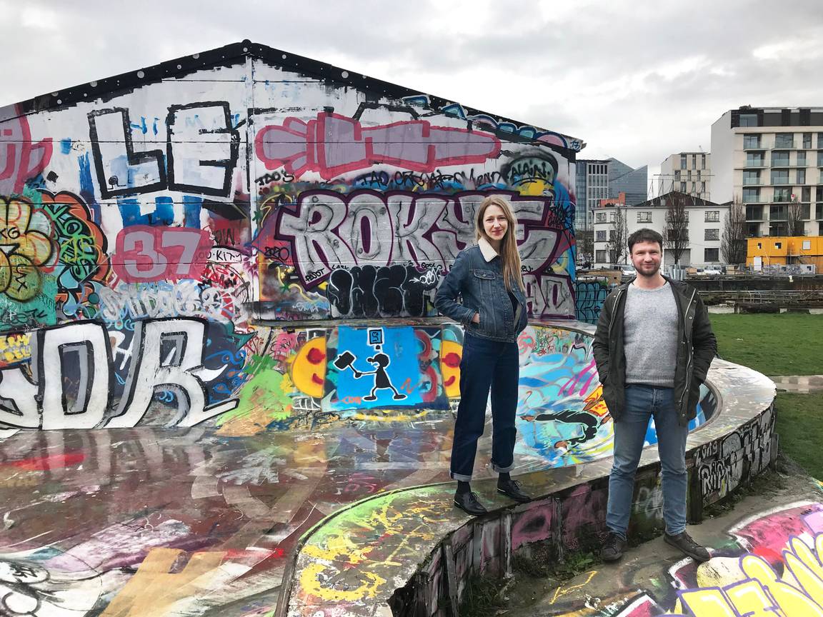 Bezieler Frederik Lamote en kersvers Growfunding-directeur Charlotte Brandsma op de site van Allée du Kaai