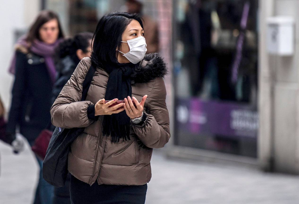 20200311 Mensen dragen mondmaskers uit vrees voor besmettingmet het coronavirus (Covid-19) in Brussel 