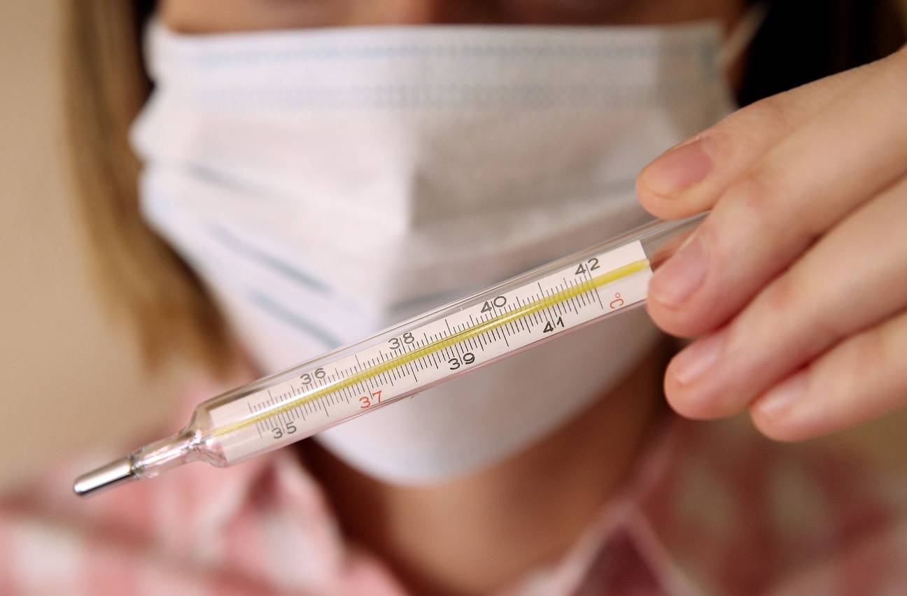 Koorts is een van de belangrijkste symptomen van besmetting met het coronavirus (covid-19)