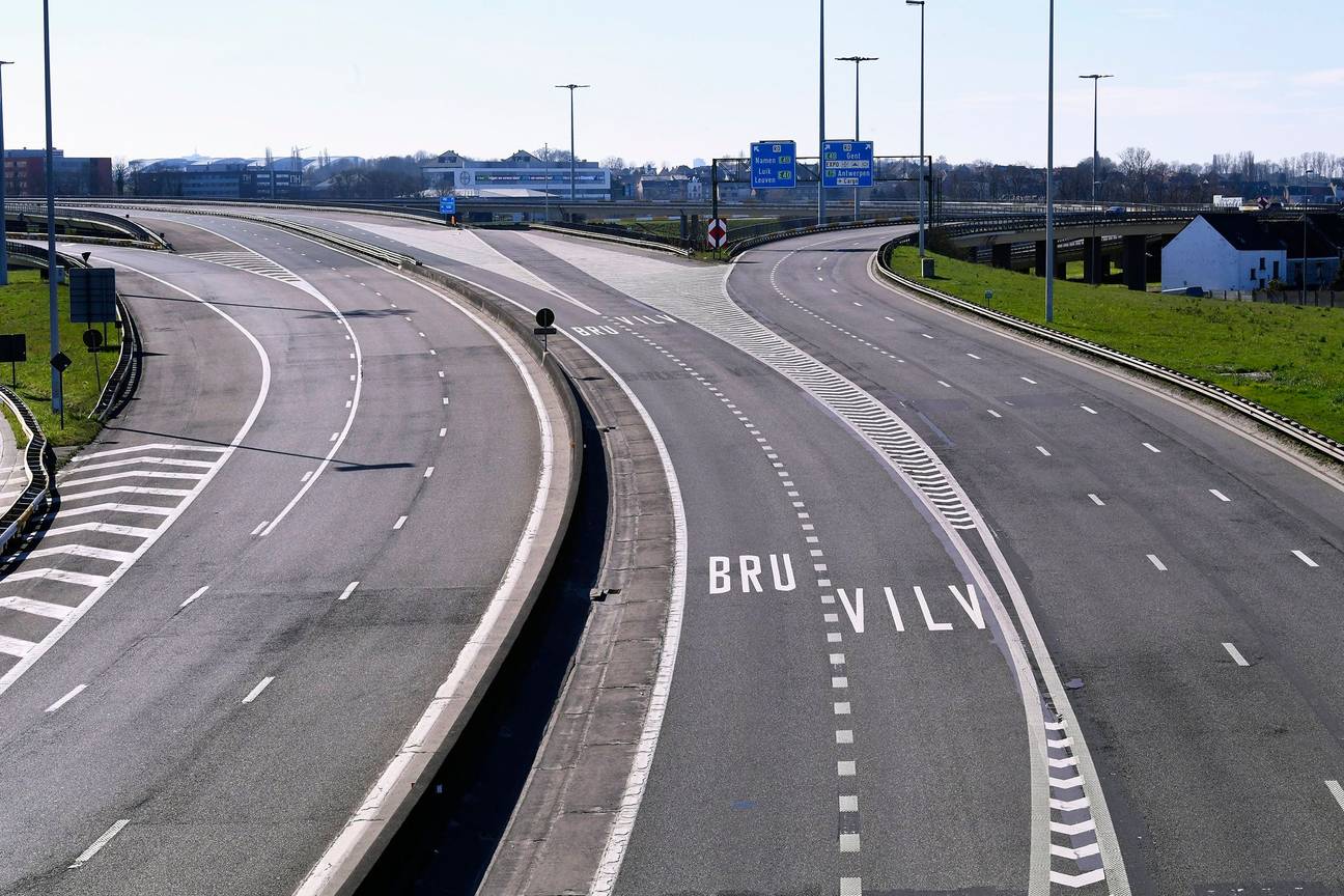 De Brusselse Grote Ring (R0) zonder autoverkeer, als gevolg van het dreigende coronavirus (covid-19)