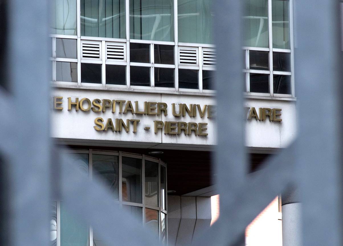 Brusselse ziekenhuizen, zoals het Sint-Pietersziekenhuis, bereiden zich voor op het pieken van het coronavirus.  De ziekte covid-19 wordt veroorzaakt door het virus SARS-CoV-2