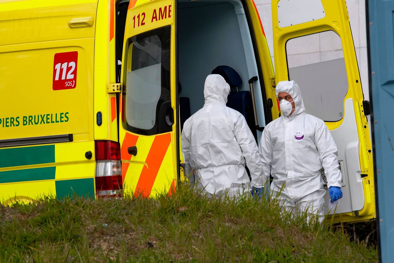 Vervoer per ambulance van patiënten met Covid-19, veroorzaakt door het coronavirus