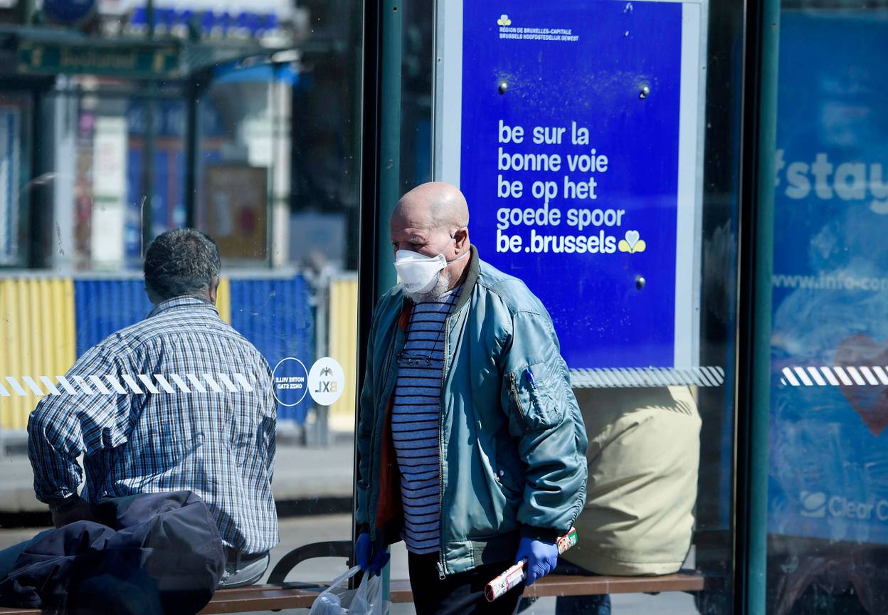 Om besmetting met het coronavirus te vermijden, dragen hel wat Brusselaars een mondmasker
