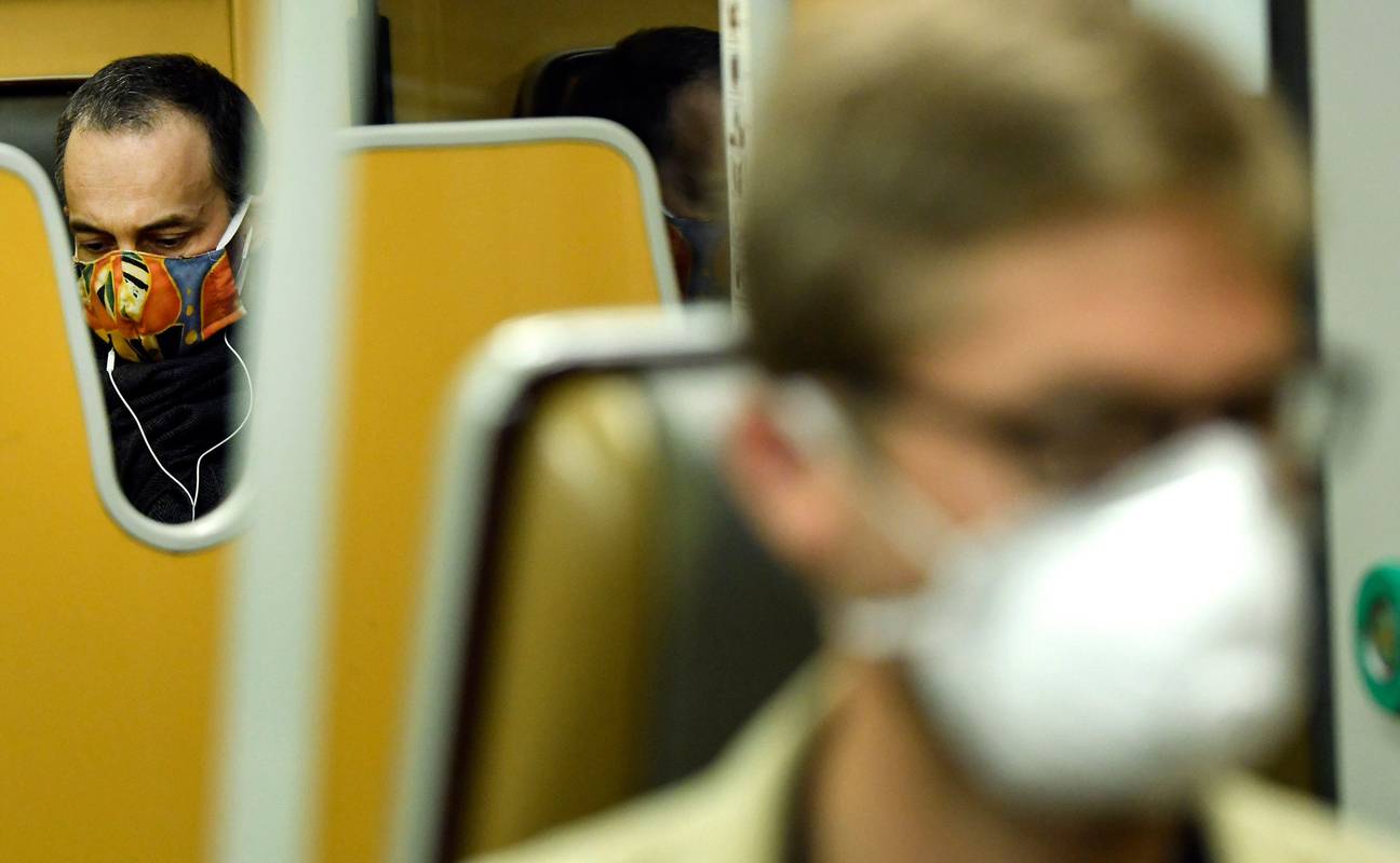 Vanaf 4 mei is het dragen van een mondmasker op het openbaar vervoer verplicht om verdere verspreiding van het coronavirus te vermijden