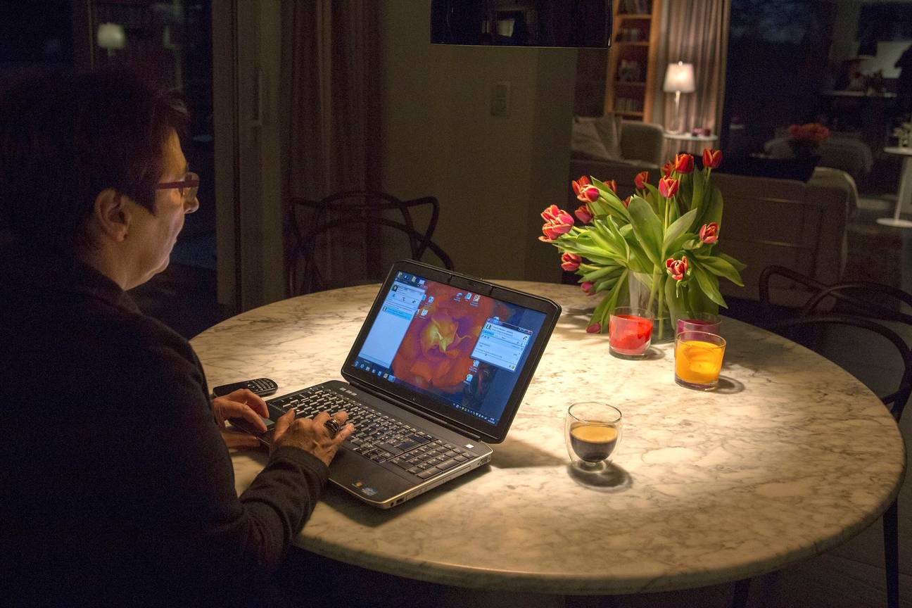 Telewerken op de laptop tijdens de lockdown van de coronacrisis
