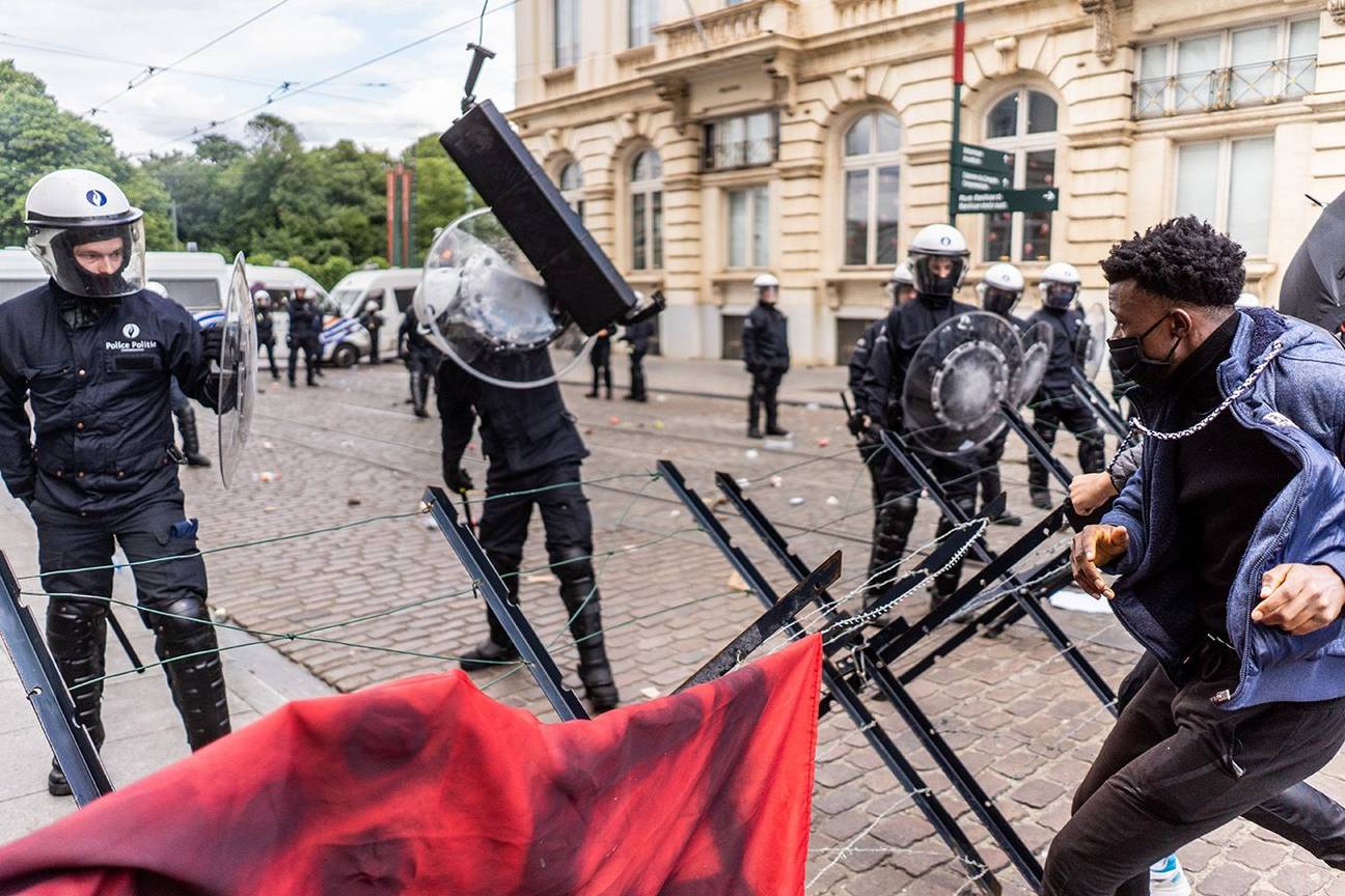 De vreedzame manifestatie Blacdk LIves Matter van zondag 7 juni 2020 werd ontsierd door relschoppers.