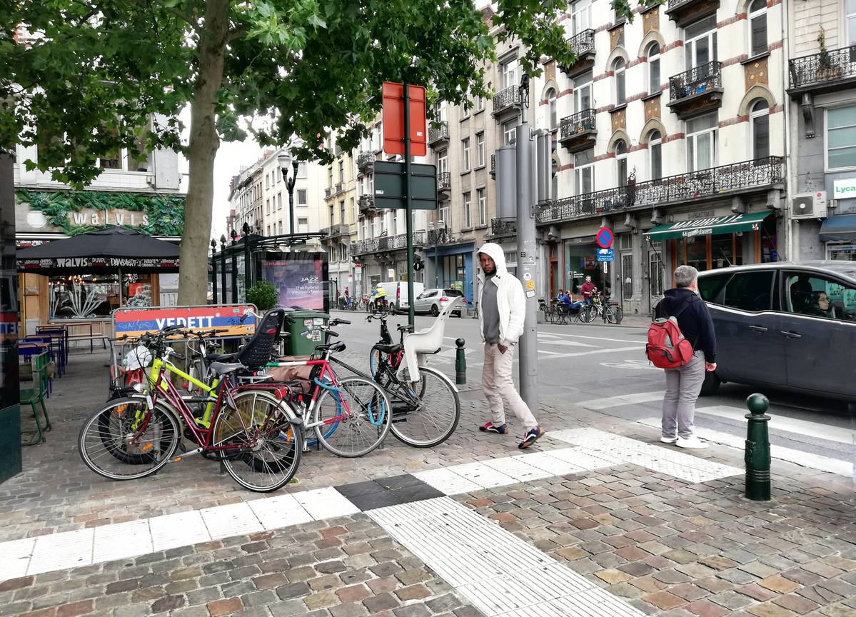 Café Walvis, aan de Vlaamsepoort, op het einde van de Dansaertstraat