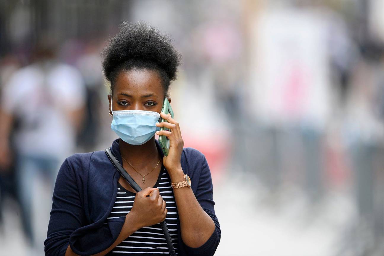 Het dragen van een mondmasker is verplicht in het Brussels gewest wanneer de alarmdrempel voor coronabesmettingen overschreden wordt